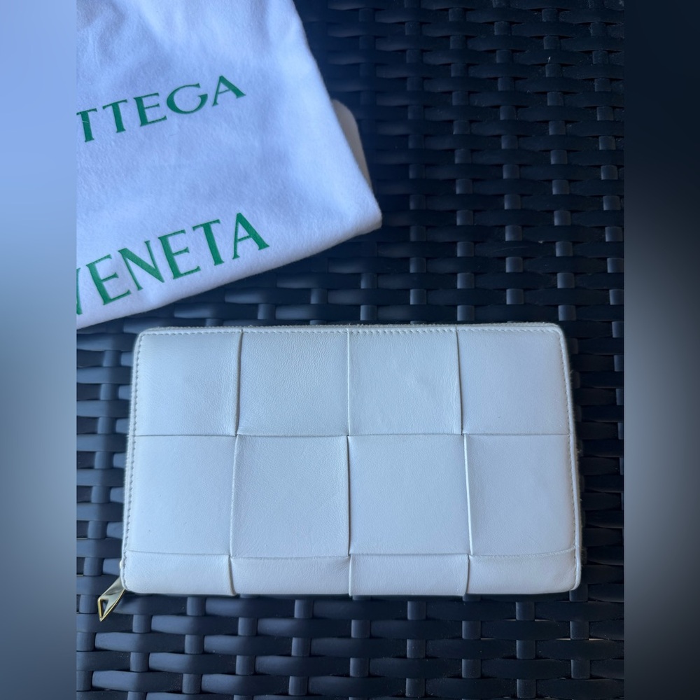 Authentic Bottega Veneta Zippy Medium Size wallet